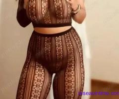 JE SUIS AFFAMÉE DE TES MAINS SUR MES 38D NATURELS - INES - 20$ OFF